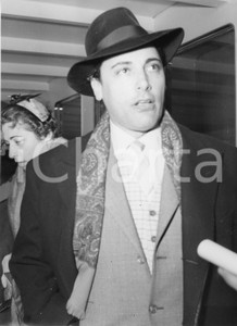 Fotografia d epoca originale 1955 GENOVA Stazione marittima  Tenore Mario DEL MONACO  Foto 18x24 cm 1 1