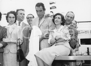 Fotografia d epoca originale 1955 GENOVA T/N Constitution  Anthony QUINN in partenza per New York  Foto 1 1