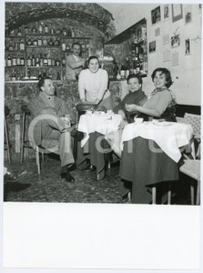 Fotografia d epoca originale 1956 PORTOFINO Franco INTERLENGHI Antonella LUALDI al ristorante  Foto 2 1