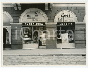 Fotografia d epoca originale 1998 MILANO  CROCETTA Cartoleria in Corso di PORTA ROMANA Foto 23x17 cm 1
