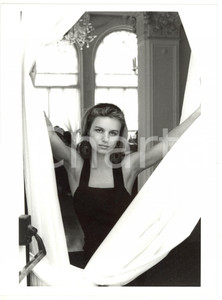 Fotografia d epoca originale 1985 ca CINEMA Ritratto di Fabienne BABE alla finestra  Foto 18x24 cm 1