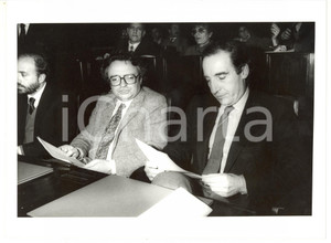 Fotografia d epoca originale 1990 ca MILANO Attilio SCHEMMARI con il sindaco Paolo PILLITTERI  Foto 24x18 1