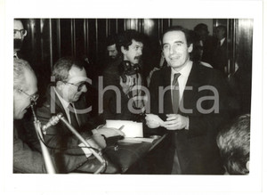 Fotografia d epoca originale 1990 ca MILANO Sindaco Paolo PILLITTERI durante conferenza stampa  Foto 24x18 1