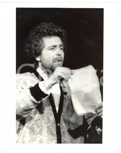 Fotografia d epoca originale 1985 ca  TEATRO Beppe GRILLO si esibisce sul palco 3 Foto 1