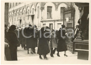 Fotografia d epoca originale 1930 ca MILANO Ospedale Maggiore  Corteo funebre Fotografia 18x13 cm 1