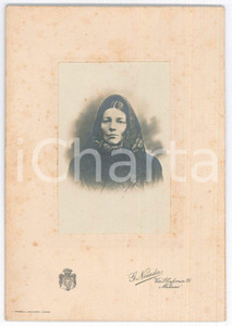 Fotografia d epoca originale 1910 ca MILANO Ritratto di donna con il foulard in testa Foto G. NOSEDA 12x17 1