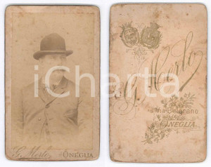 Fotografia d epoca originale 1880 ca ONEGLIA Ritratto maschile con cappello  Foto G. MERLO CDV 1