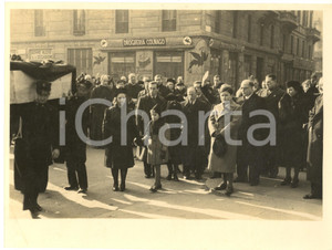 Fotografia d epoca originale 1930 ca MILANO Porta Venezia  Corteo funebre  Foto 18x24 cm 2 1