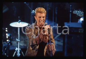 Fotografia d epoca originale 35mm vintage slide 1997 Festival di SANREMO David BOWIE canta LITTLE WONDER 1