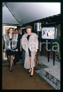 Fotografia d epoca originale 1985 ca ROMA ingresso del JACKIE O  35mm VINTAGE SLIDE 1