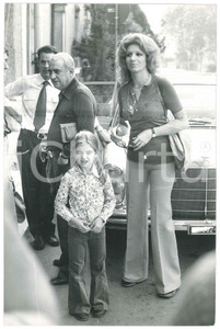 Fotografia d epoca originale 1975 ca COSTUME ITALIA Iva ZANICCHI con la figlia Michela 2 Foto 20x30 1