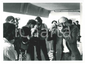 Fotografia d epoca originale 1985 ca CINEMA Dustin HOFFMAN con Volker SCHLONDORFF fotografo Foto 1