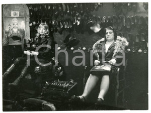 Fotografia d epoca originale 1975  QUI COMINCIA L AVVENTURA Monica VITTI in una scena del film  Foto 24x18cm 1