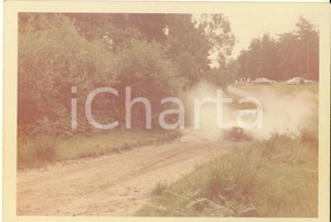 Fotografia d epoca originale 1969 CANNOCK CHASE UK Auto solleva polverone durante gara di RALLY Foto 12x9 1