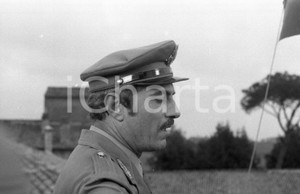 Fotografia d epoca originale 1976  Nino MANFREDI Basta che non si sappia in giro SCATTO SUL SET NEGATIVO OR. 1