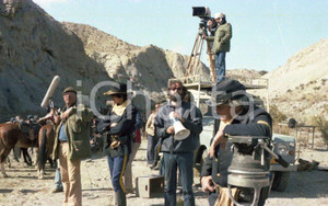 Fotografia d epoca originale 1981 Film Occhio alla penna la troupe sul set NEGATIVO ORIGINALE 1