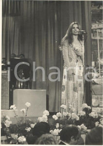 Fotografia d epoca originale 1969 FESTIVAL DI SANREMO Cantante MILVA Un sorriso Foto 20x30 cm 2 1