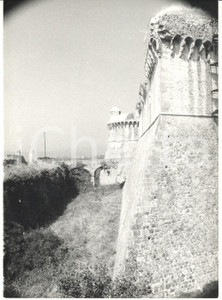 Fotografia d epoca originale 1981 SARZANA Fortezza di Sarzanello  Veduta mura e fossato Foto VINTAGE 13x18 1