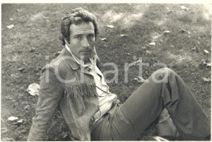 Fotografia d epoca originale 1970 ca CINEMA Maurizio MERLI  Ritratto al parco  Foto 30x20 cm 3 1