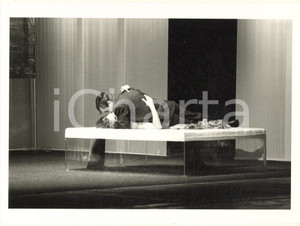Fotografia d epoca originale 1985 ca  ITALIA Attrice Florinda BOLKAN  Scena di passione   Foto 18x24 cm 2 1