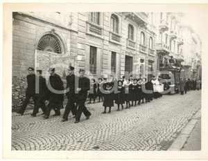 Fotografia d epoca originale Ottobre 1944 WW2 MILANO area San Vittore  Corteo funebre  Foto 6 1