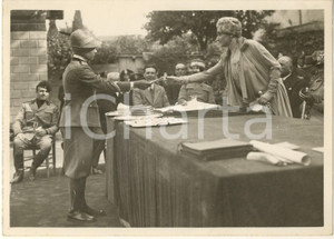 Fotografia d epoca originale 1935 ca MILANO Celebrazione XXIV Maggio  Premiazione soldati per studi 1