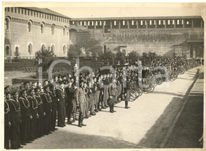 Fotografia d epoca originale 1931 MILANO Castello Sforzesco  Schieramento avanguardisti di Legnano Foto 1