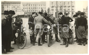 Fotografia d epoca originale 1933 MILANO Città Studi  Esami giovani fascisti per licenza motociclistica FOTO 1