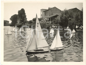 Fotografia d epoca originale 1937 MILANO SEGRATE Laghetto REDECESIO  1° Raduno di modelli natanti Foto 1