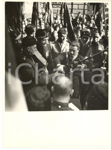 Fotografia d epoca originale 1935 MILANO Celebrazioni Marcia su Roma  Consegna armi al prefetto MOTTA Foto 1
