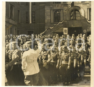 Fotografia d epoca originale 1941 MILANO Giovani hitleriani durante la loro visita in Italia Foto 13x12 cm 1