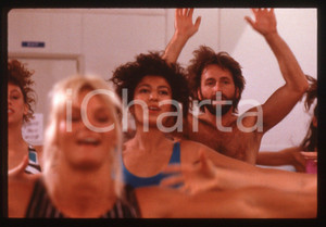 Fotografia d epoca originale 1989 SKIN DEEP  John RITTER in una scena del film 35mm VINTAGE SLIDE 1