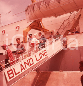 Fotografia d epoca originale 1961 GIBILTERRA Sbarco crocieristi nave compagnia Bland Line NEGATIVO ORIGINALE 1