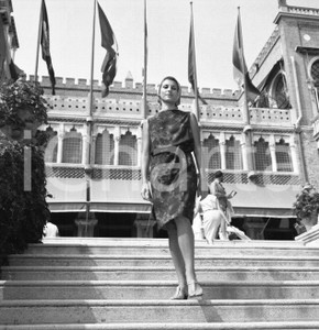 Fotografia d epoca originale 1964 VENEZIA Paola PITAGORA al Lido NEGATIVO ORIGINALE 1