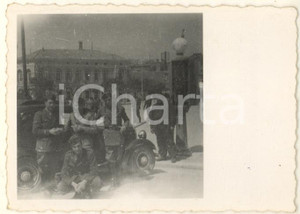 Fotografia d epoca originale 1941 WW2 SEBENICO  Occupazione italiana  Ufficiali in piazza Foto 8x6 cm 1
