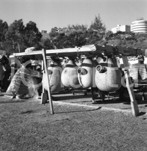 Fotografia d epoca originale 1965 ca MAPUTO MOZAMBICO  Strumenti musici popolo Chopi NEGATIVO ORIGINALE 8 1