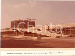 Fotografia d epoca originale 1970 ca MILANO  PEUGEOT Automobili Italia  Sede Centrale  Foto 24x17 cm 1
