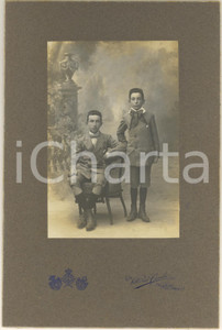 Fotografia d epoca originale 1915 ca VOGHERA Due fratelli in divisa scolastica  Foto Vittorio CICALA 1