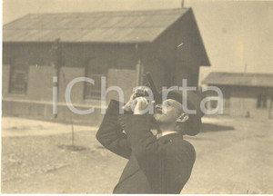 Fotografia d epoca originale 1925 ca ITALIA Area militare  Uomo in osservazione Fotografia anonima 11x8 cm 1
