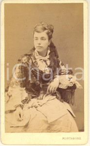 Fotografia d epoca originale 1880 ca MILANO Ragazza con scialle  Ritratto Foto MONTABONE / MARCOZZI CDV 1