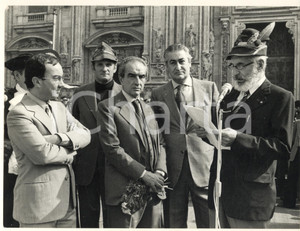 Fotografia d epoca originale 1985 ca MILANO Piazza Duomo  ALPINI  Carlo TOGNOLI Leonardo CAPRIOLI Foto 1 1