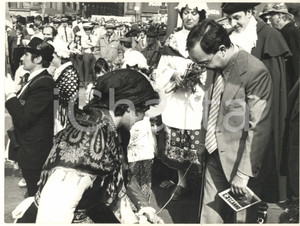Fotografia d epoca originale 1985 ca MILANO Piazza Duomo  Evento ALPINI  Sindaco Carlo TOGNOLI Foto 3 1