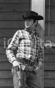 Fotografia d epoca originale 1967 TUTTO TOTÒ Totò ciak!  Giovane cowboy sul set NEGATIVO ORIGINALE 2 1
