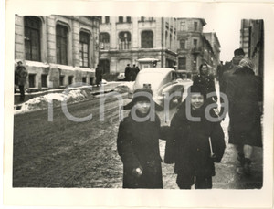 Fotografia d epoca originale 1955 ca MOSCOW USSR People of Soviet Russia  Young boys  Photo 24x18 cm 1