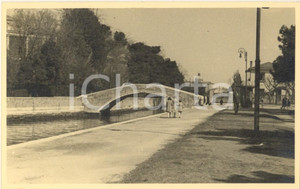 Fotografia d epoca originale 1946 VENEZIA  Bambine presso un canale Foto artistica 14x9 cm 1