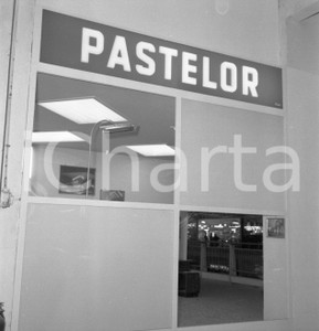 Fotografia d epoca originale 1957 MILANO Fiera Campionaria Stand lampade Pastelor NEGATIVO ORIGINALE 1