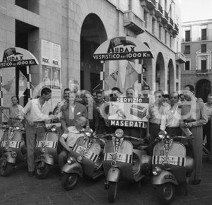 Fotografia d epoca originale 1952 BRESCIA Audax Vespistico di 1000 Km verifica vespe NEGATIVO 5 1