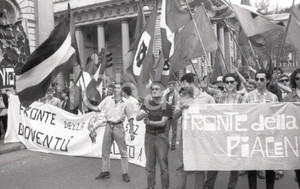Fotografia d epoca originale 1988 MILANO Manifestazione FRONTE DELLA GIOVENTU   NEGATIVO ORIGINALE 21 1