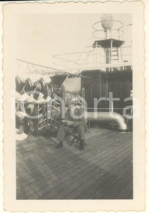 Fotografia d epoca originale Aprile 1935 Ufficiale sulla nave Conte Biancamano verso la Somalia Foto 6x9 1