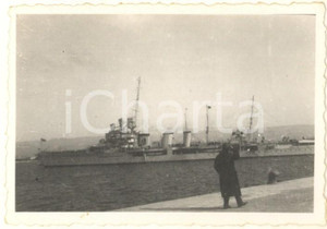 Fotografia d epoca originale 1935 Porto MESSINA  Corazzata attende 6 bare delle sciagure aviatorie Foto 9x6 1